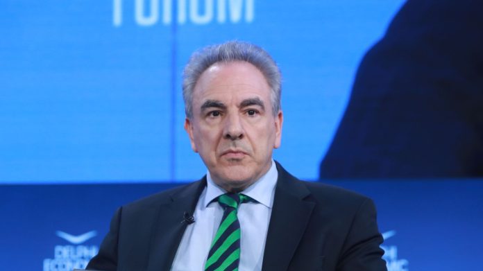 Θάνος Ντόκος: Οι Ρώσοι φαρσέρ κάνουν πλάκα στην κυβέρνηση – «Ποια υβριδική επίθεση με AI, email από το gmail στείλαμε»