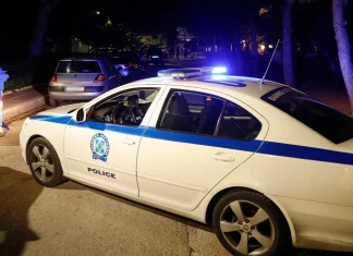 «Θα άφηνα το παιδί μου ορφανό»: Άγρια επίθεση με μπουκάλι σε ιδιοκτήτρια μίνι μάρκετ στη Λαμία για μια θέση πάρκινγκ