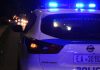 Θεσσαλονίκη: Άντρας σε αμόκ έσπασε δύο περιπολικά με κασμά