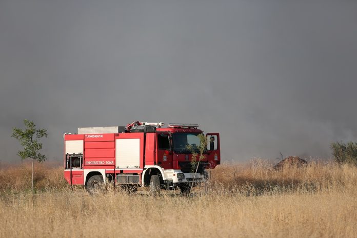 Σε εξέλιξη φωτιά στο Κορωπί – Μεγάλη κινητοποίηση της Πυροσβεστικής