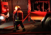 Πυρκαγιά σε διαμέρισμα στον Πειραιά: Διακοπή της κυκλοφορίας στην Ακτή Μουτσοπούλου