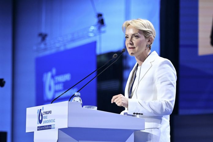 Αγωγή κατά της Κωνσταντοπούλου κατέθεσε η Πολύζου – Ζητάει αποζημίωση 500.000 ευρώ για το επεισόδιο στη Βουλή