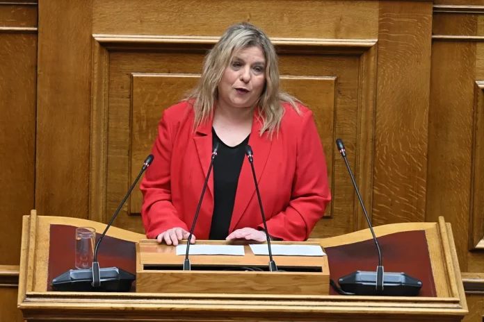 Συρεγγέλα κατά Κωνσταντοπούλου: Το ‘100’ το καλούμε για σοβαρά θέματα, όχι για να κάνουμε το προσωπικό μας σόου