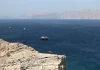 Το Ιράν έριξε πυρά κατά πλοίου και έκλεισε τα Στενά του Ορμούζ, απαντούν με βομβαρδισμούς οι ΗΠΑ