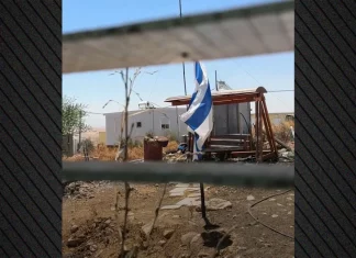 Με εντολή του ισραηλινού στρατού οικογένεια Παλαιστινίων απαγορεύεται να χρησιμοποιεί την τουαλέτα του σπιτιού της
