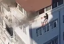 Βίντεο με δραματική διάσωση από φλεγόμενο διαμέρισμα στην Αττάλεια: Κρέμονταν από το περβάζι και καλούσαν σε βοήθεια