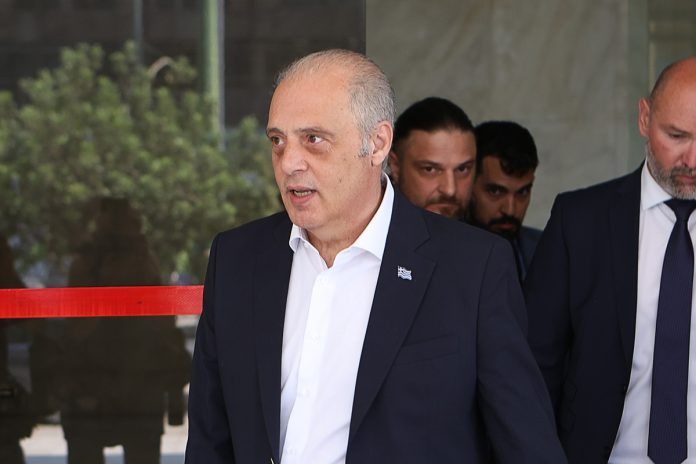 Στην Εισαγγελία Αθηνών και μετά στη Βουλή η μηνυτήρια αναφορά Βελόπουλου για τα όσα είπε ο Άδωνις Γεωργιάδης περί χρηματισμού του Αλέξη Τσίπρα