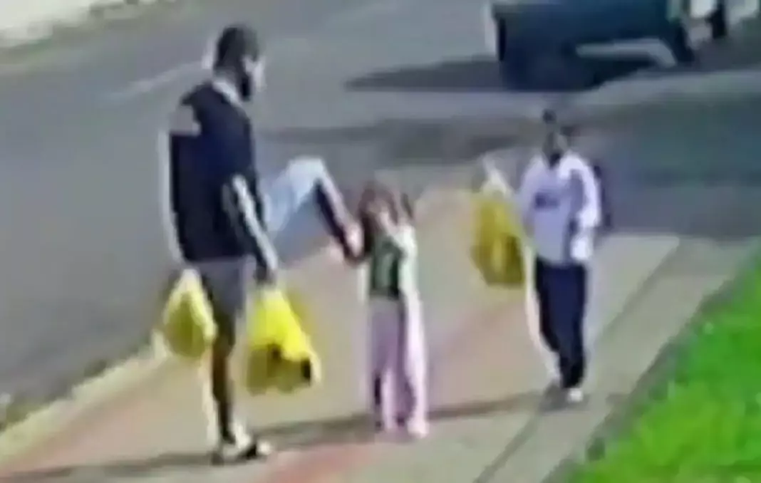 Σοκ στη Βραζιλία: Πατέρας κλωτσάει στο πρόσωπο την τρίχρονη κόρη του