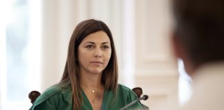 Το ΠΑΣΟΚ ζητά την παραίτηση της Σ. Ζαχαράκη μετά την “παραβίαση του αδιάβλητου των Πανελλαδικών”