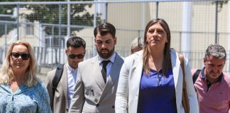 Δίκη για τα Τέμπη: Καβγάς Κωνσταντοπούλου με συνηγόρους υπεράσπισης – Διακόπηκε ξανά η διαδικασία – Αντιδρούν οι συγγενείς θυμάτων