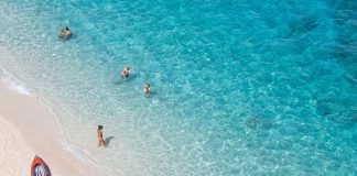 Ηλεία: 31χρονη τραυματίστηκε σοβαρά μετά από βουτιά στην θάλασσα – Συνελήφθη ο σύζυγός της