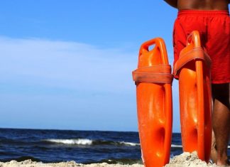 Χαλκιδική: 7χρονος έπεσε από φουσκωτό και κινδύνευσε να πνιγεί – Σώθηκε από ναυαγοσώστες