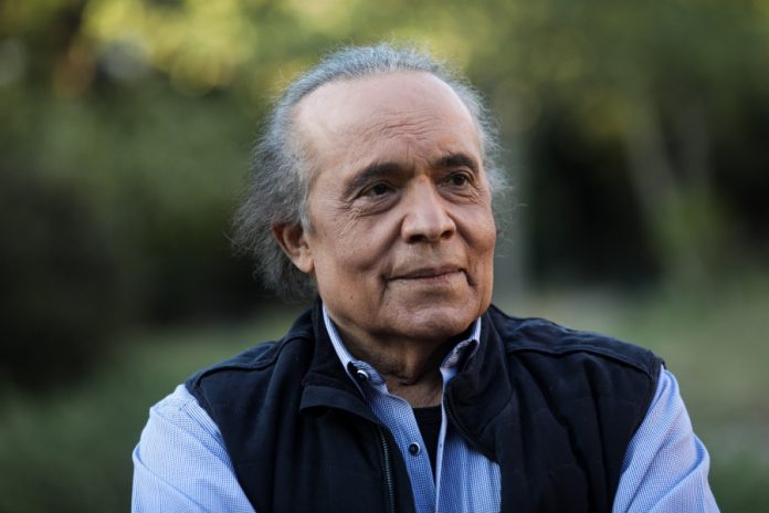 Πέθανε ο σπουδαίος τραγουδιστής Λάκης Χαλκιάς – Η ανακοίνωση της οικογένειάς του