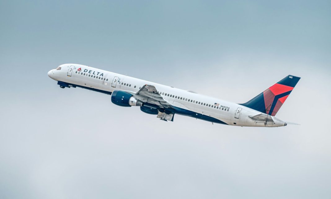 8062adff-aerojet-6lkshtfhugm-unsplash ΗΠΑ: Η στιγμή που πιλότος ενημερώνει τον έλεγχο εναέριας κυκλοφορίας ότι είναι άρρωστος