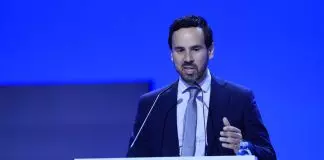 Δηλώσεις από τις παραλίες
