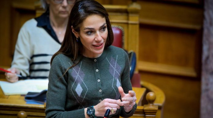 Δόμνα Μιχαηλίδου: Αξιοπρέπεια