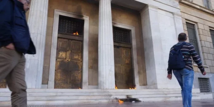 Τι είναι η ληστεiα μιας τράπεζας μπροστά στην ίδρυσή της;