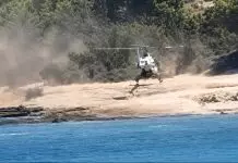 Απίστευτο περιστατικό στις Σπέτσες: Ελικόπτερο προσγειώθηκε στη Ζωγεριά ανάμεσα σε λουόμενους – Παρενέβη ο εισαγγελέας Πειραιά (Video)