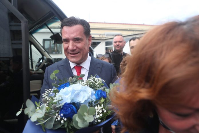 Σε τρεις μέρες πέντε νομοί για τον Άδωνη-Σπύρο - Oικοδομεί σταθερά και το δικό του προφίλ για την επόμενη μέρα στη ΝΔ.