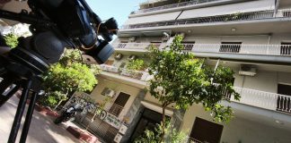 Φρίκη στην Κυψέλη: Ερευνάται εγκληματική ενέργεια – Σε σοκ ο διαχειριστής του διαμερίσματος όπου βρέθηκε το νεκρό βρέφος, έγκυος η μητέρα και η 15χρονη κόρη