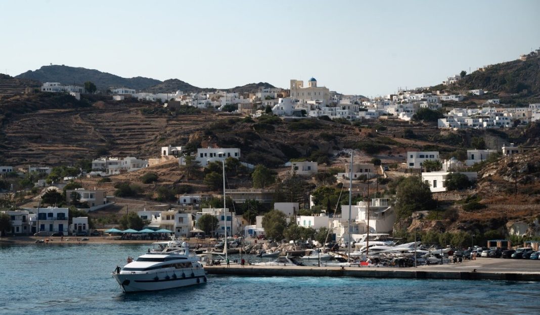 Κίμωλος: «Ο δήμαρχος εγκατέστησε τον πίνακα χωρίς ρελέ, έχει ποινικές ευθύνες» δηλώνει η οικογένεια του 17χρονου