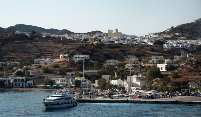 Κίμωλος: «Ο δήμαρχος εγκατέστησε τον πίνακα χωρίς ρελέ, έχει ποινικές ευθύνες» δηλώνει η οικογένεια του 17χρονου