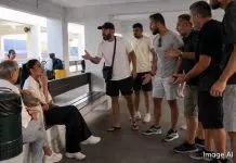 Ρομά επιτέθηκαν με βρισιές κατά της Λατινοπούλου στο πλοίο για την Τήνο – (VIDEO)
