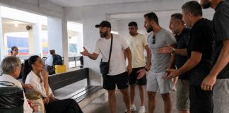 Ρομά επιτέθηκαν με βρισιές κατά της Λατινοπούλου στο πλοίο για την Τήνο – (VIDEO)