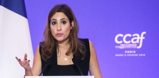 Μάθημα δεοντολογίας: Παρουσιάστρια ειδήσεων παραιτείται μετά την υποψηφιότητα του συντρόφου της στις γαλλικές εκλογές