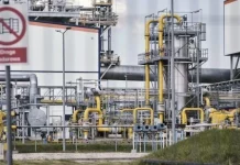 10 δισ. για να μείνει η EE εξαρτημένη από πετρέλαιο και αέριο