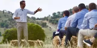 ΚΑΠ: Φιέστα Μητσοτάκη με διαφήμιση ιδιωτικού πανεπιστημίου