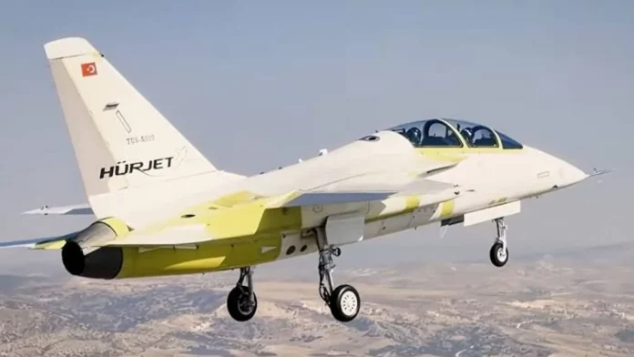 Hurjet: Πραγματοποίησε την παρθενική του πτήση το πρώτο τουρκικό εκπαιδευτικό αεροσκάφος σειριακής παραγωγής
