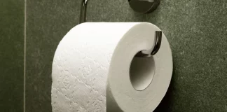 Δασμοί ΗΠΑ και Καναδά: Όλο και πιο ακριβό το χαρτί υγείας για τους Αμερικανούς