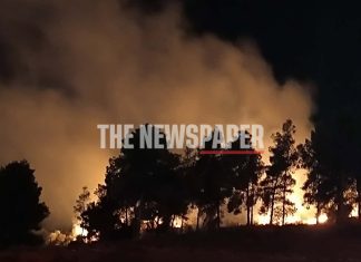 Βόλος: Μάχη με τις φλόγες δίπλα στο Αρχαίο Θέατρο