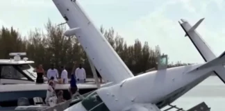 Δείτε βίντεο: Στιγμές πανικού για επιβάτες υδροπλάνου που συνετρίβη σε προβλήτα στις Μπαχάμες