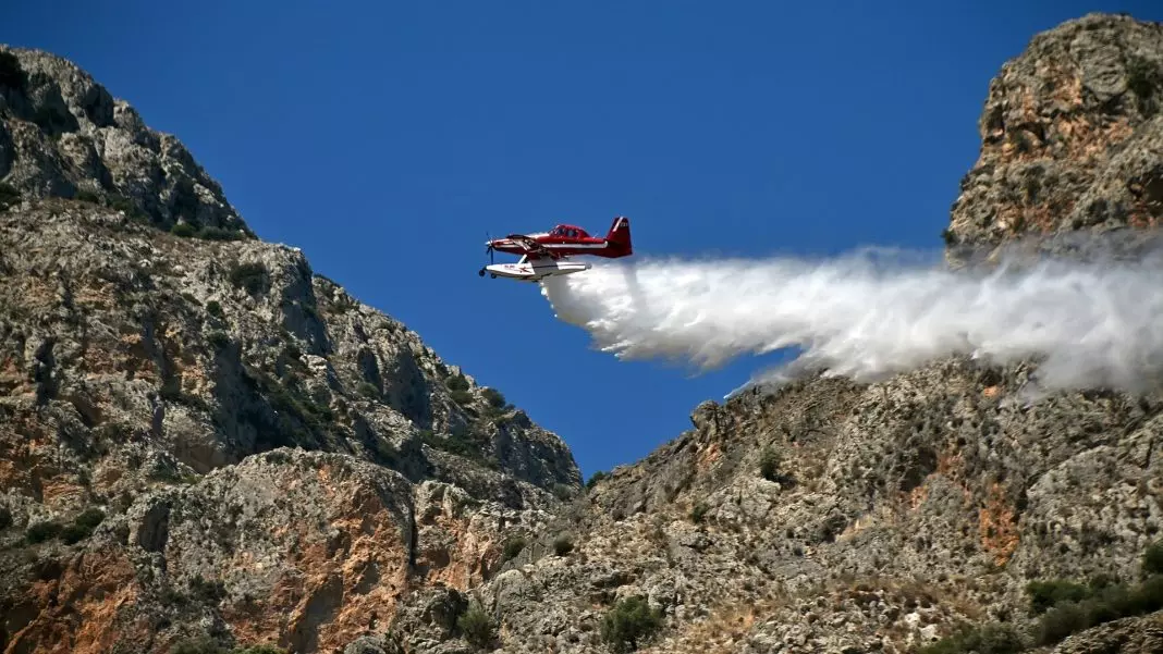Φωτιά τώρα στην Ηλεία: Ήχησε το 112 για ετοιμότητα, ενισχύθηκαν οι δυνάμεις, στη μάχη και τρία αεροσκάφη
