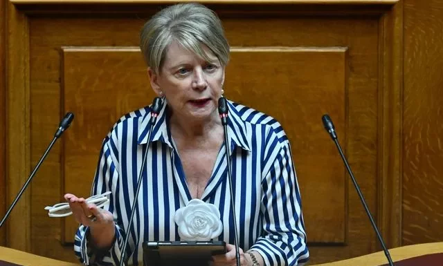 Γάιδαρος και πετεινός: Νταήδες υπουργοί, “τοξική” Ακρίτα…