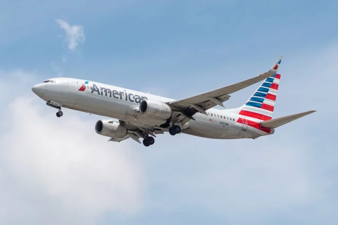 Φωτιά σε κινητήρα Boeing 737 μετά από πρόσκρουση με πουλιά – «Mayday» από τον πιλότο (VIDEO)