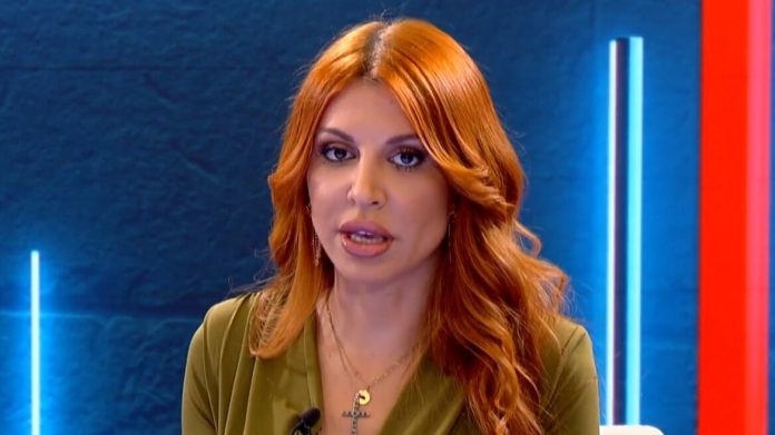 Άρχισε τις λεκτικές πιρουέτες πάλι η Αναστασίου: «Τσαμπαμαγκίτης» ο Τσίπρας – «Μόνος αντίπαλος η ΝΔ» της απάντησε ο…