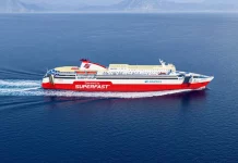Έσπασαν κάβοι του «Αριάδνη» κατά την πρόσδεση στη Μυτιλήνη, το πλοίο προσέκρουσε στην προβλήτα