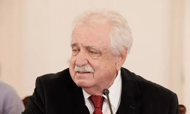 Οι δουλειές που (δεν) γίνονται και οι στυμμένες λεμονόκουπες…