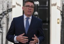 Συναγερμός στη βρετανική κυβέρνηση: Διέρρευσαν στο διαδίκτυο τα τηλέφωνα τριών υπουργών του Άντι Μπέρναμ