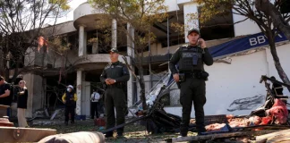 Τουλάχιστον 14 τραυματίες σε έκρηξη φορτηγού παγιδευμένου με εκρηκτικά έξω από αστυνομικό τμήμα στην Κολομβία, δείτε βίντεο