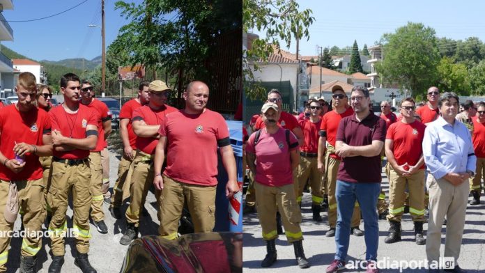 Εποχικοί Πυροσβέστες: Συγκέντρωση διαμαρτυρίας στην Τρίπολη – Με μαύρα περιβραχιόνια στη μνήμη των συναδέλφων τους (photos/ videos)