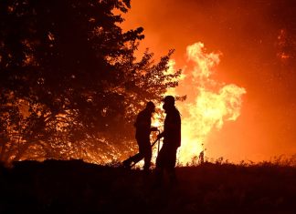 Μισθός πυροσβέστη 1.150 ευρώ, μισθός μητροπολίτη 4.671 ευρώ – Δίνουν ραντεβού στο Μαξίμου