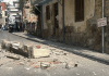 Καβάλα: Κατέρρευσε μπαλκόνι – Παραλίγο γλίτωσε οδηγός με μηχανάκι