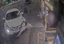 Βρετανία: Η στιγμή που οδηγός ρίχνει το αυτοκίνητό του πάνω σε τέσσερα άτομα μετά από καβγά – (VIDEO)