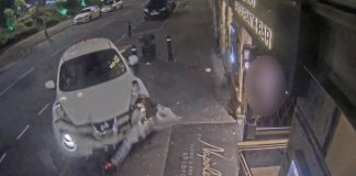 Βρετανία: Η στιγμή που οδηγός ρίχνει το αυτοκίνητό του πάνω σε τέσσερα άτομα μετά από καβγά – (VIDEO)
