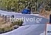 Θεσσαλονίκη: Η στιγμή που ο 59χρονος βάζει φωτιά σε ξερά χόρτα έξω από τη Σίνδο και εξαφανίζεται – (VIDEO)