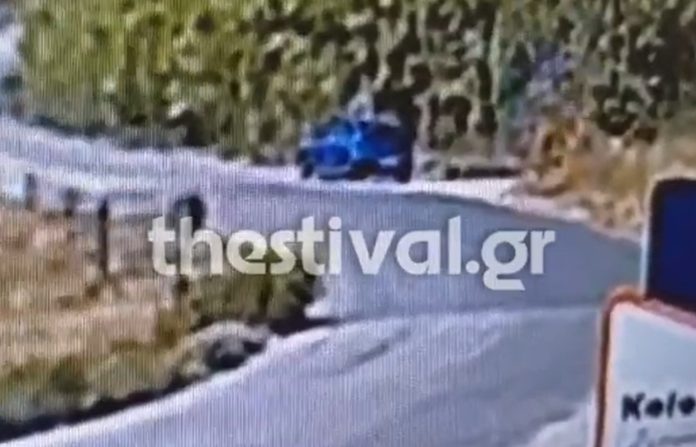 Θεσσαλονίκη: Η στιγμή που ο 59χρονος βάζει φωτιά σε ξερά χόρτα έξω από τη Σίνδο και εξαφανίζεται – (VIDEO)